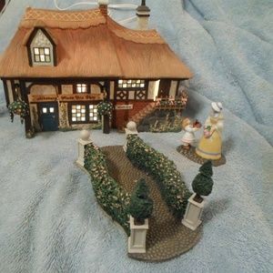 Dept 56 "Aldeburgh Music Box Shop" Dickens Village